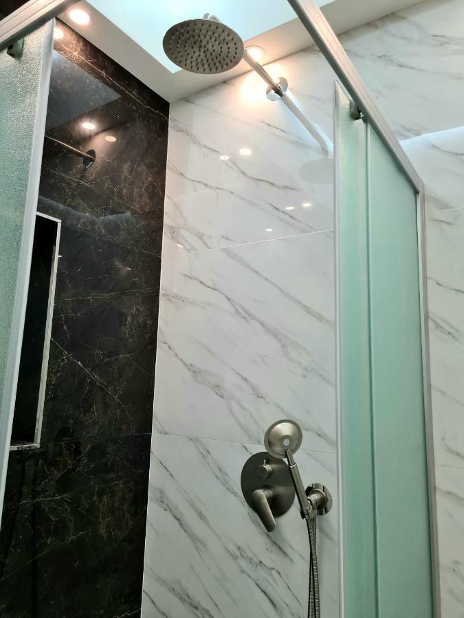 Deluxe Apartment In City Center Yerevan Luaran gambar
