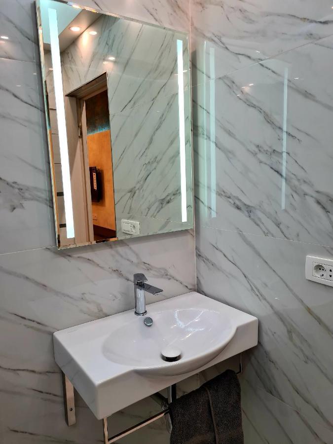 Deluxe Apartment In City Center Yerevan Luaran gambar