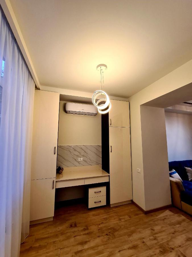 Deluxe Apartment In City Center Yerevan Luaran gambar