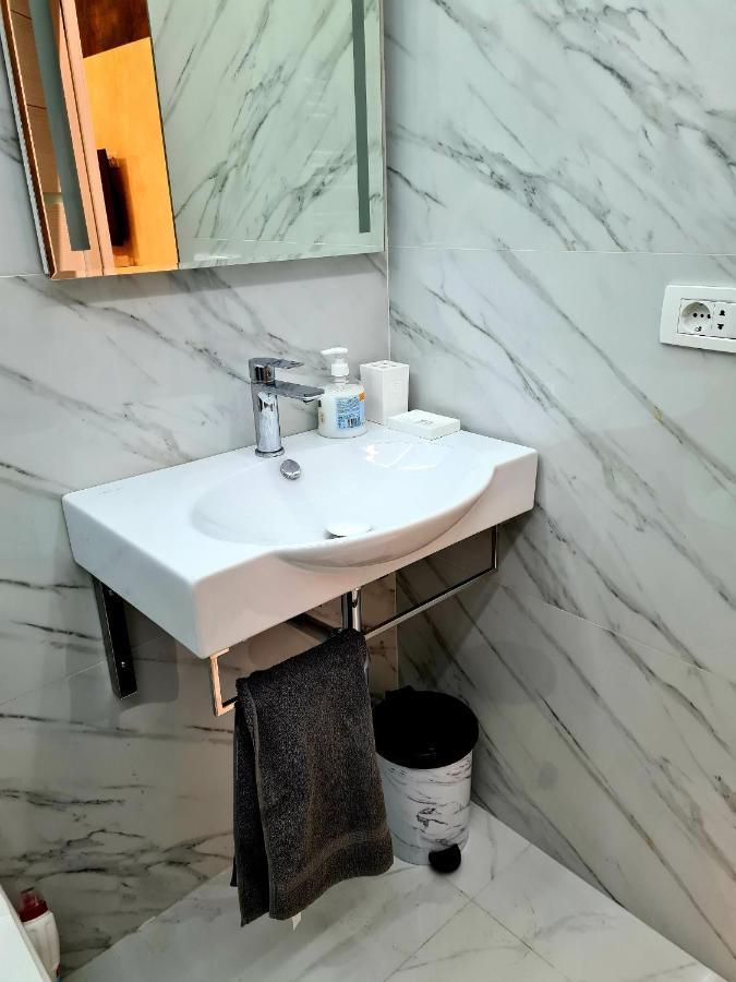 Deluxe Apartment In City Center Yerevan Luaran gambar